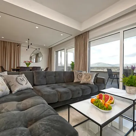 Penthouse Z Basenem I Widokiem Na Morze Apartment Trogir