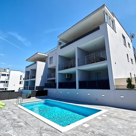 Penthouse Z Basenem I Widokiem Na Morze شقة *