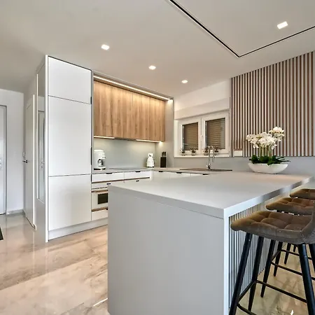 アパート Penthouse Z Basenem I Widokiem Na Morze トロギール