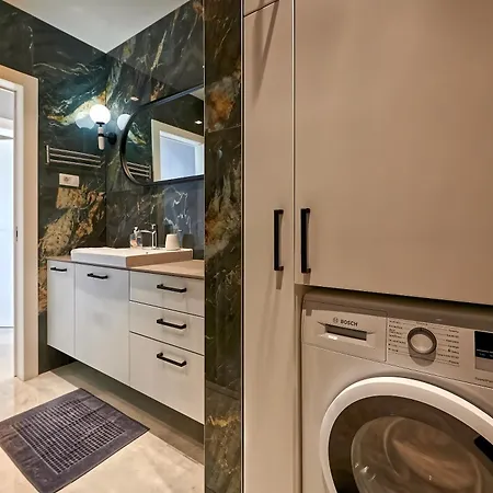 Penthouse Z Basenem I Widokiem Na Morze * تروغير