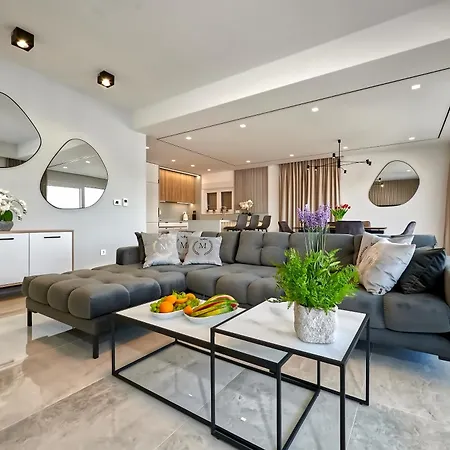 アパート Penthouse Z Basenem I Widokiem Na Morze トロギール