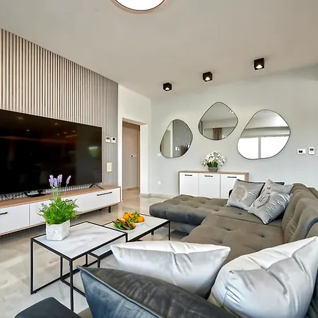 Penthouse Z Basenem I Widokiem Na Morze * トロギール