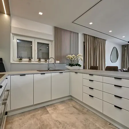 Penthouse Z Basenem I Widokiem Na Morze * トロギール